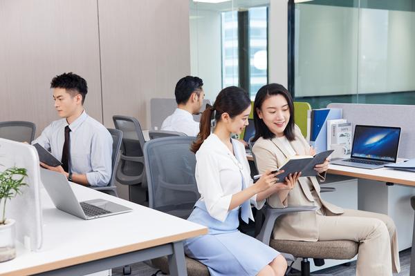 夜店营销经理上班的活动范围探秘：夜生活的新篇章 图2