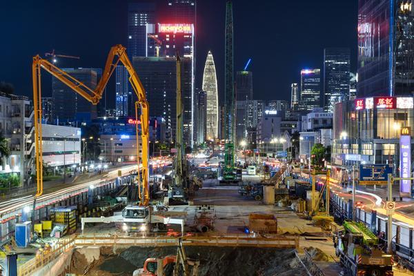 地摊创业项目：夜晚喷绘成赚钱新途径 图1