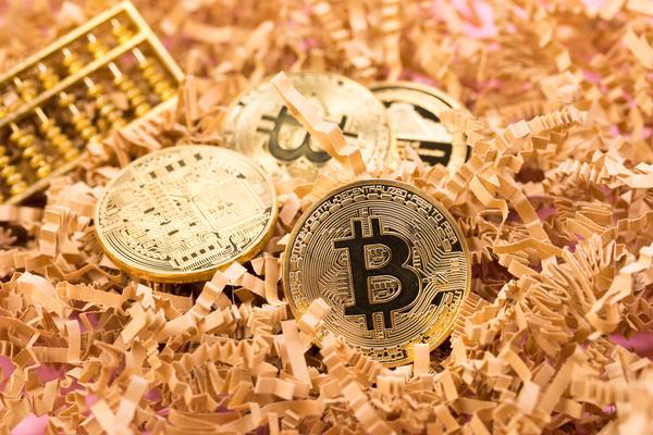 寡头垄断市场需求曲线弯折与金融项目融资策略分析 图2